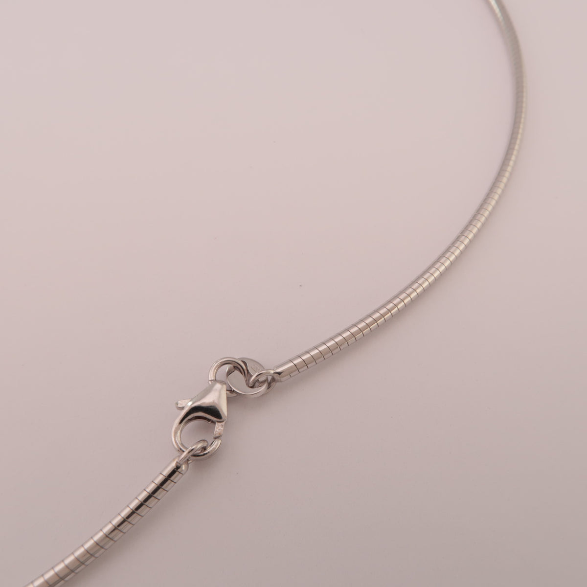 Guldhalsband Omega Vitguld